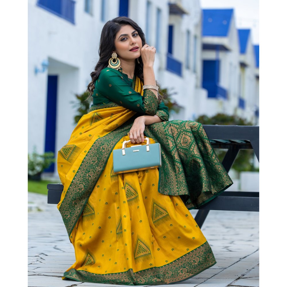 Women's Kanjivaram Silk Banarasi Zari Design Saree With Blouse Piece (Pack of 1)